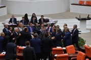 CHP'li Özel'in Sözleri Meclisi Gerdi, AK Parti ve CHP'li Vekiller Yumruk Yumruğa Kavga Etti