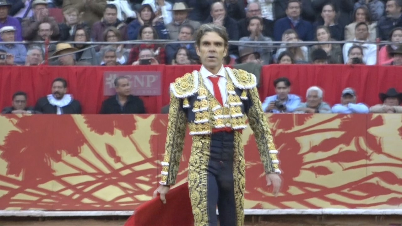 Corrida benéfica liderada por José Tomás deja emocionada a la afición.-