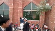 Pakistan'da avukatlar adliye bastı - MULTAN
