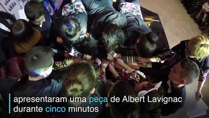 Um piano para 20 mãos