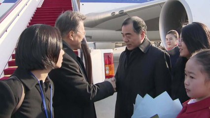 문 대통령 中 국빈 방문에 차관보가 영접...홀대 논란 / YTN