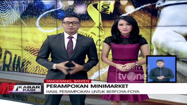 Seorang Pria Berunjuk Rasa Dengan Memanjat Papan Reklame Setinggi 15 Meter