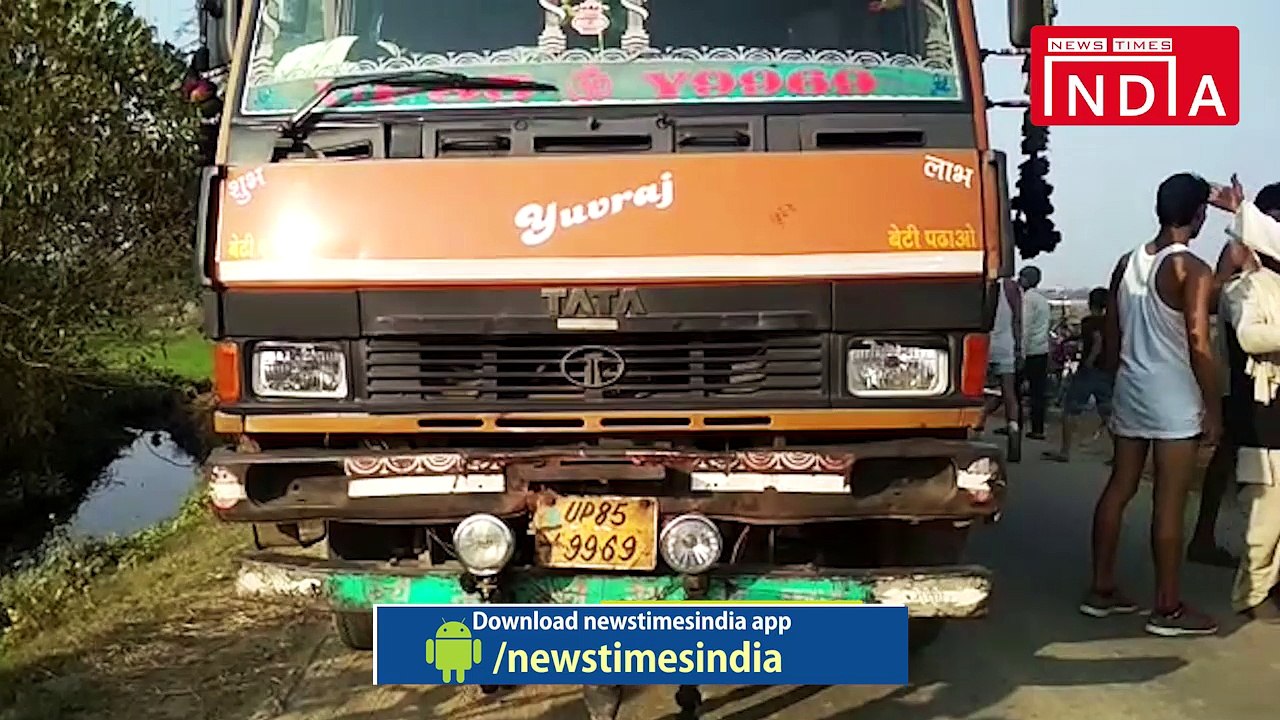 दो दर्जन से अधिक गायों से लदे ट्रक को पकड़ा