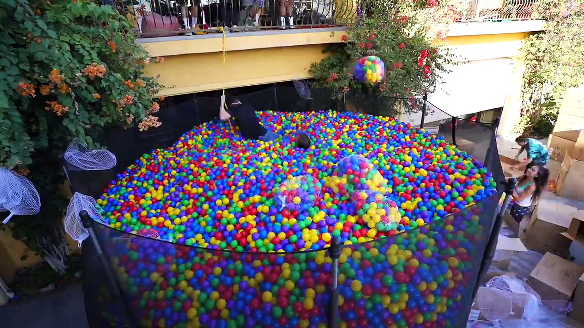 Trampoline with ball store pit