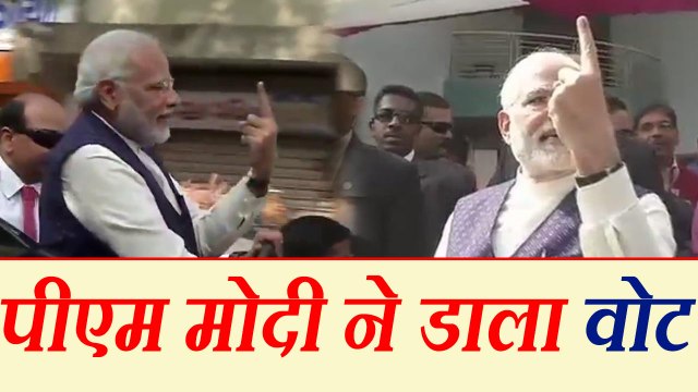PM narendra modi cast his vote गुजरात चुनाव: पीएम मोदी ने डाला वोट , बड़े भाई के छुए पैर
