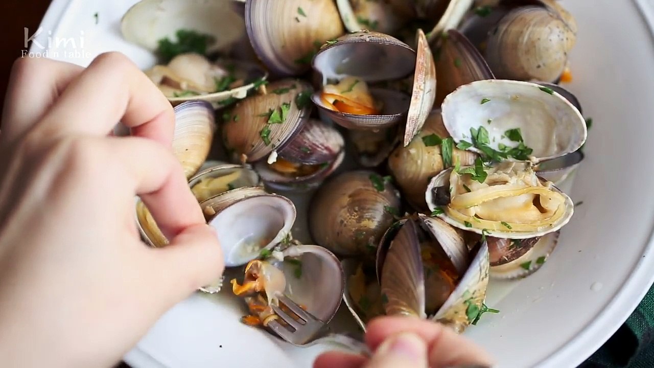 Steamed Clams Recipe  - - Kimi-6xXjcF_p6NY
