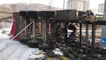 Freni Boşalan Alçı Yüklü Tır Devrildi: 1 Ölü (2)
