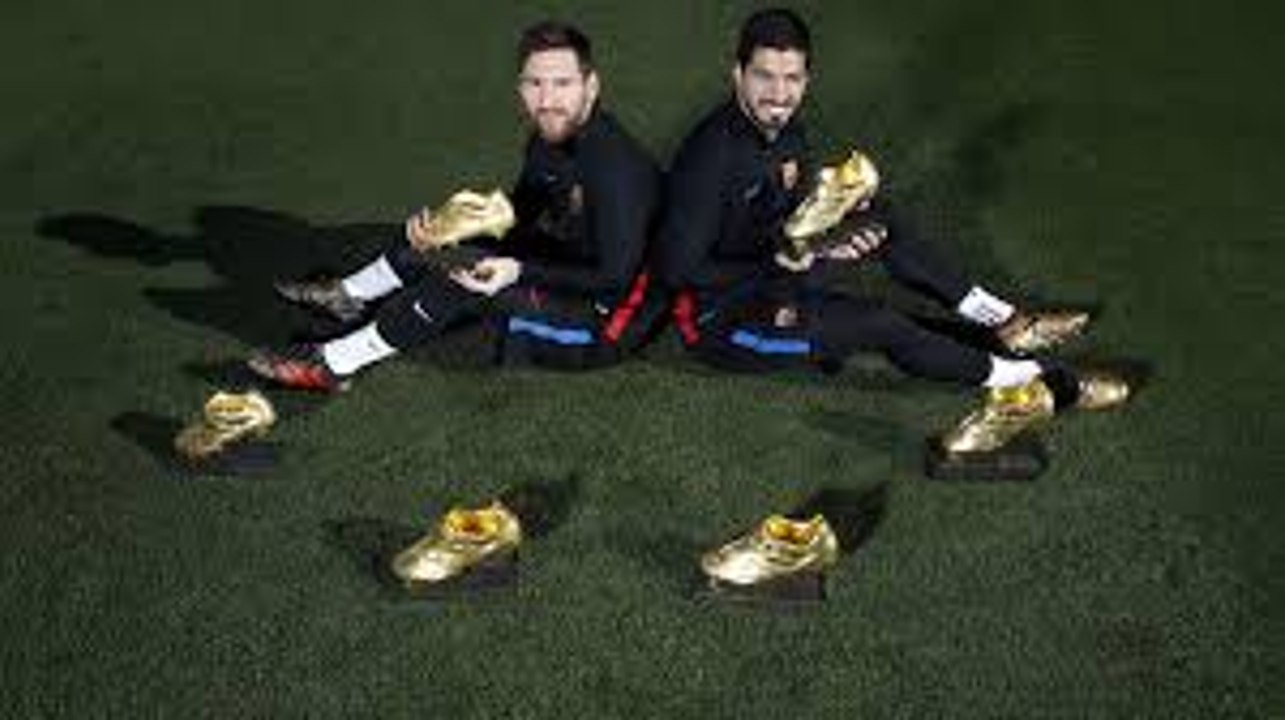 Messi___Suárez_pose_with_their_Golden_Shoe_trophies