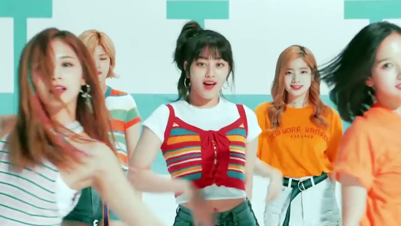 TWICE 'TT' Japanese Version • Fomo Daily Reacts-hcvg0pyE2Qc