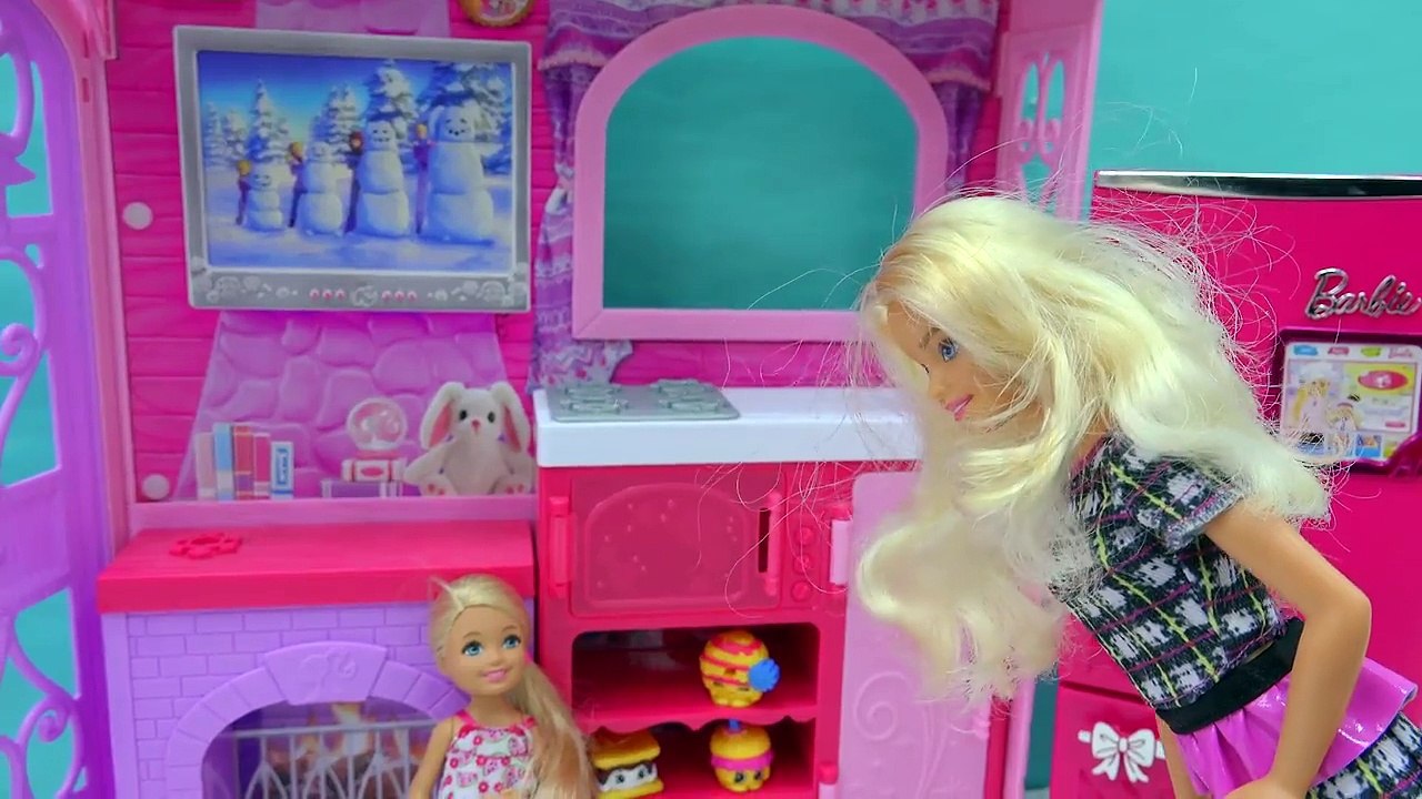 Barbie Kid Cooks Giant Chocolate Krispy Kreme Donut with Rainbow Sprinkles - Toy Video-8inhnHWGzpo