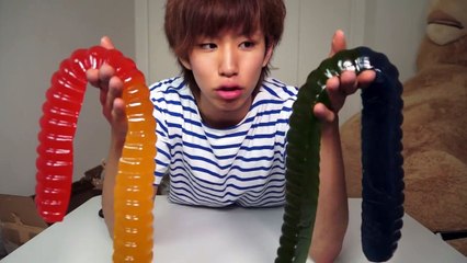 Eating the World's Largest Gummy Worm! (Perhaps)-uJwa7y6Q6Sw