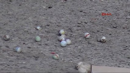 El Yapımı Patlayıcıyı Atıp Kaçtı