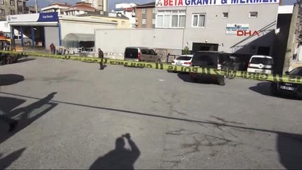 El Yapımı Patlayıcıyı Atıp Kaçtı