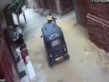 The Guy Tries To Kidnap The Little Girl CCTV Video