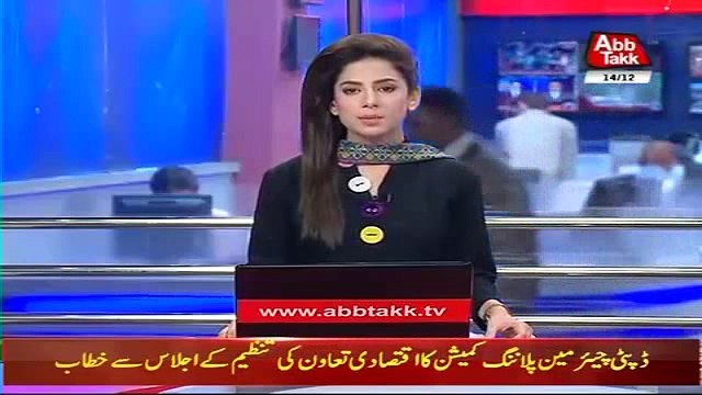 Karachi- Traffic Police Challans Motorcyclist for Not Fastening Seat Belt