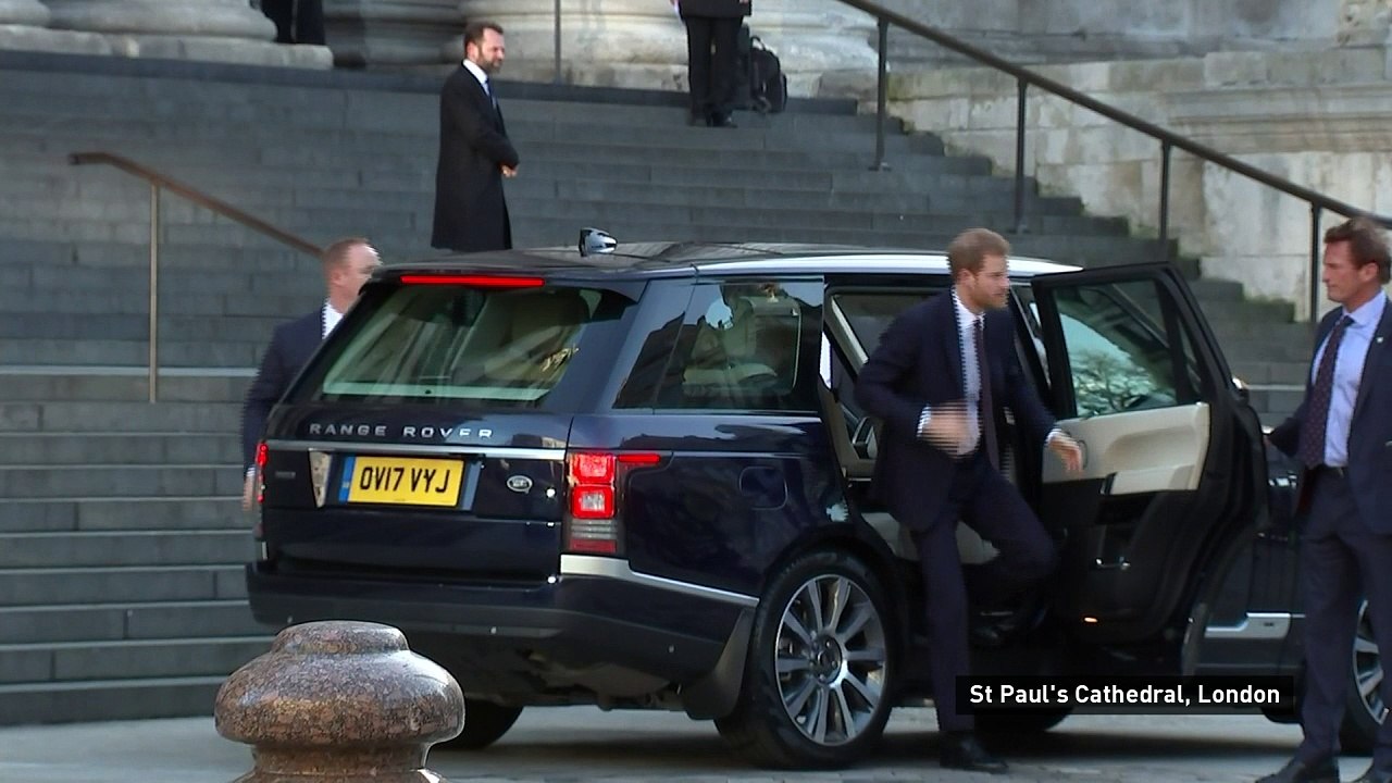 Royals arrive at Grenfell service