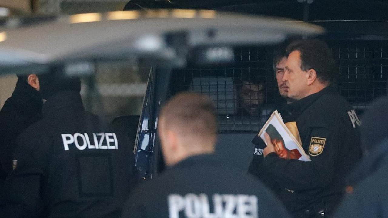 Razzien gegen Islamisten in Berlin - Ermittlungen gegen vermutliche 'IS'-Mitglieder