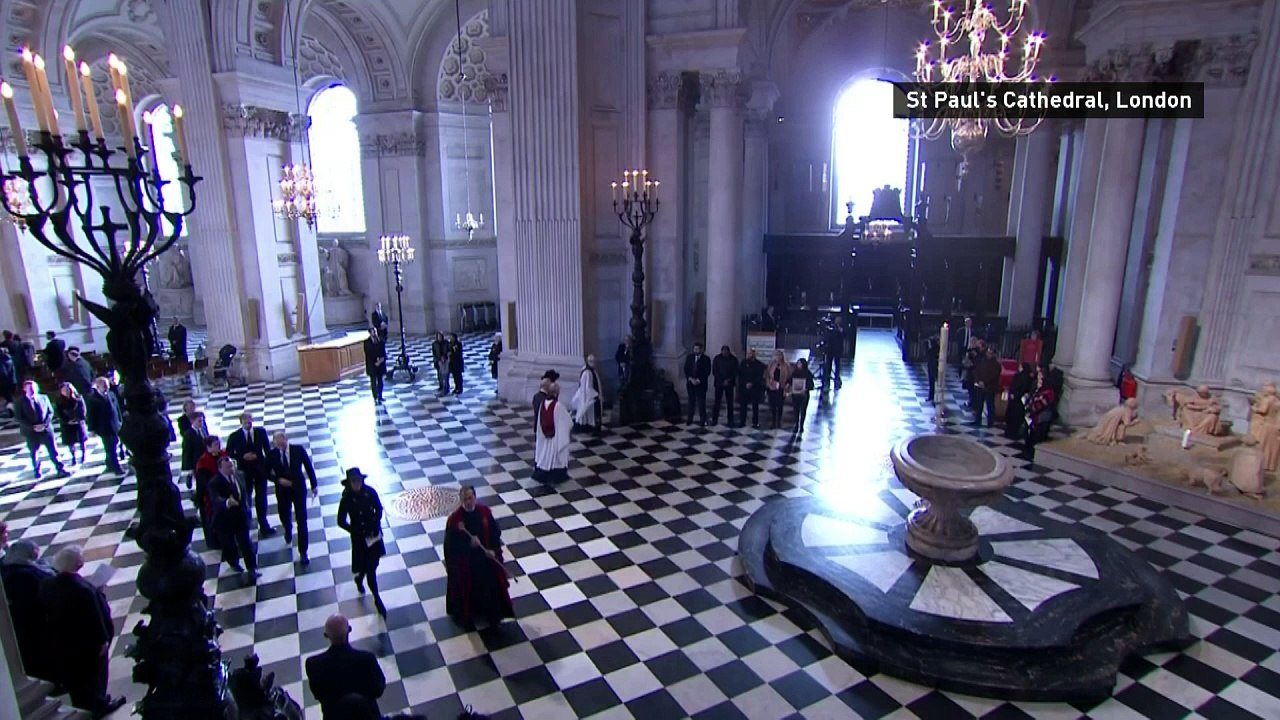 Royals attend Grenfell service