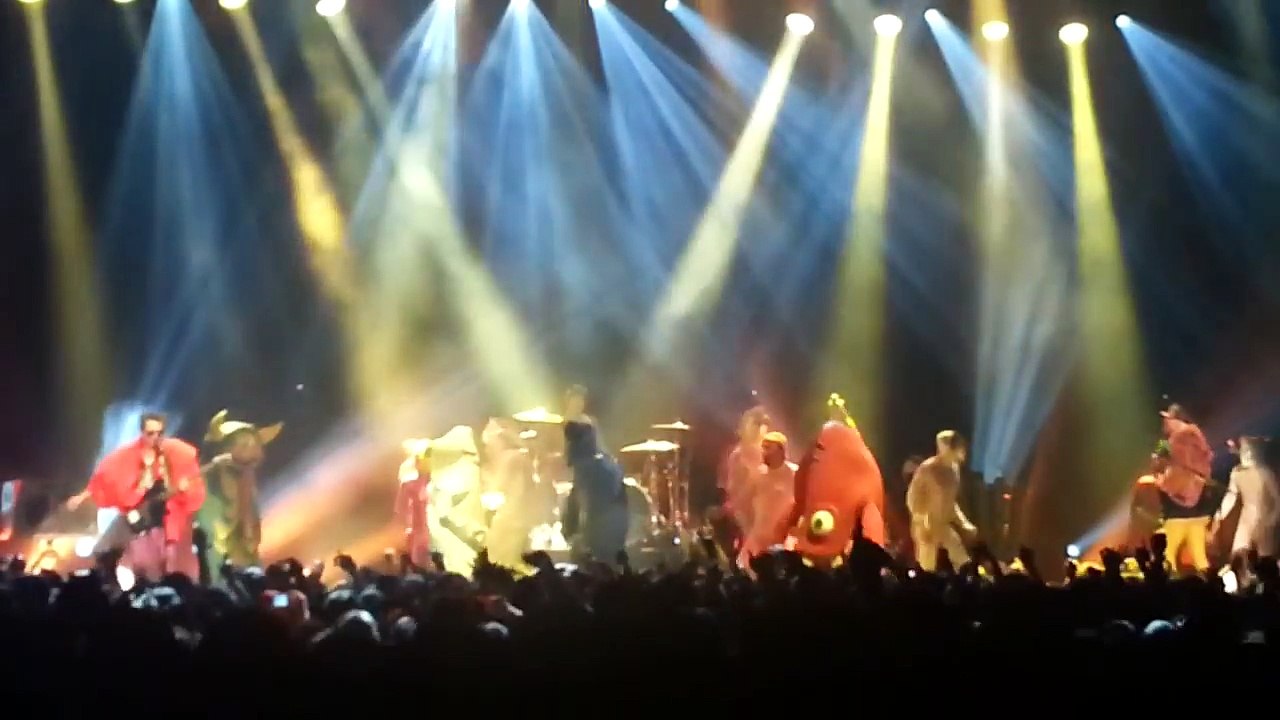 Muse - Supermassive Black Hole, Zepp Diver City, Tokyo, Japan  8/13/2013