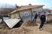 Bolu'da Kömür İçin Yapılan Kazı Nedeniyle Yaşanan Büyük Göçükte Evler Toprağa Gömüldü