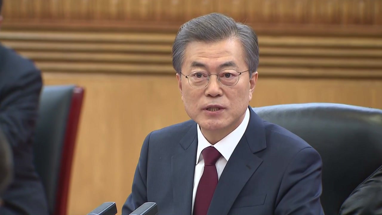 문재인 대통령 "번영의 역사 함께 쓰자"...시 주석 "관계 회복 최고의 모멘텀" /...