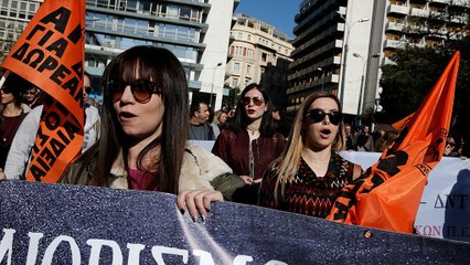 Les Grecs entament une grève générale de 24 heures