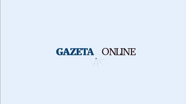 Motorista bate em carros estacionados