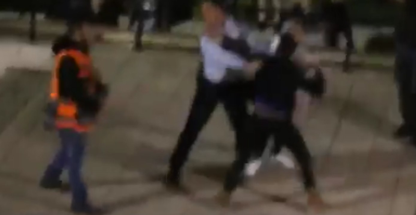 Palestinian Protesters Fight Arrest by Israeli Officers After Sit-In at Damascus Gate