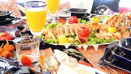 Adnan Oktar kız arkadaşlarıyla Boğaz'da...