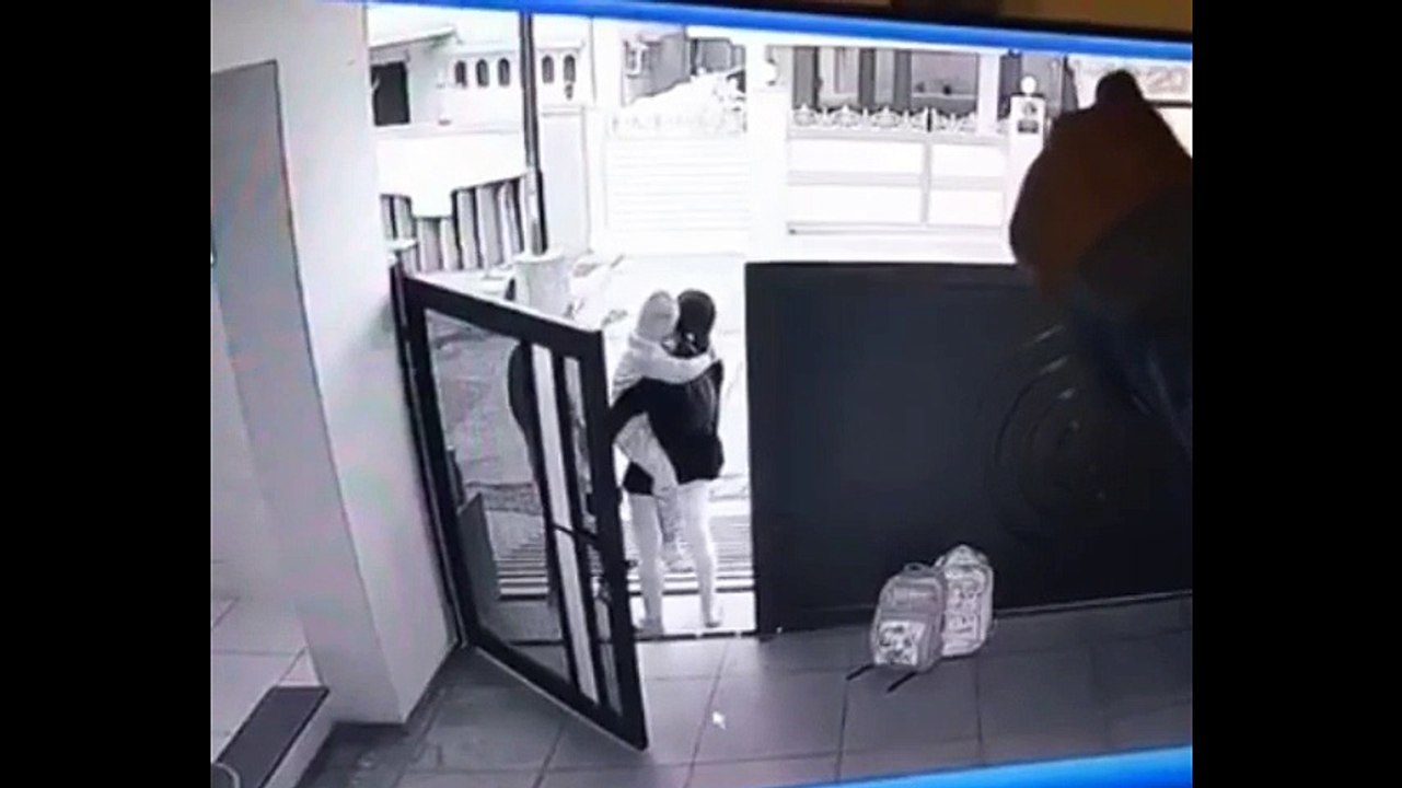 Kid Kidnapped in front of his mother on doorstep