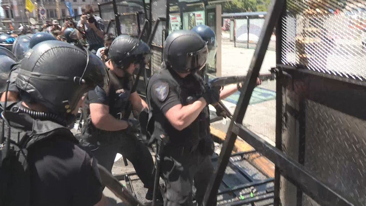 Se agravan los disturbios en el Congreso argentino por la reforma pensiones