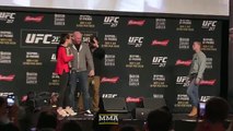 UFC 217: Joanna Jedrzejczyk vs. Rose Namajunas Staredown - MMA Fighting