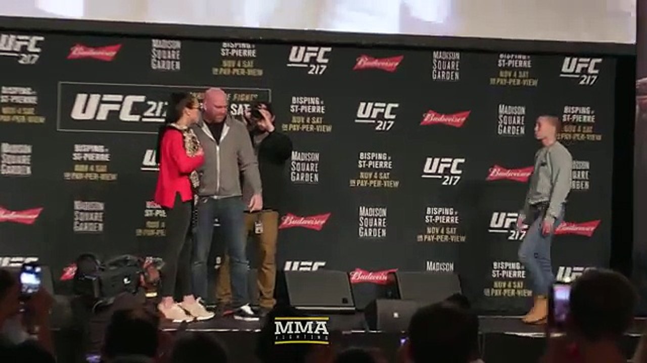 UFC 217: Joanna Jedrzejczyk vs. Rose Namajunas Staredown - MMA Fighting
