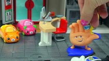 The Emoji Movie Gene, Jailbreak Tour Police Station Jail - Building Cop Car - Playmobil Video-qdjMsH1GNTE