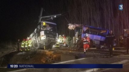 [Zap Actu] Un bus scolaire coupé en deux par un TER près de Perpignan (15/12/2017)