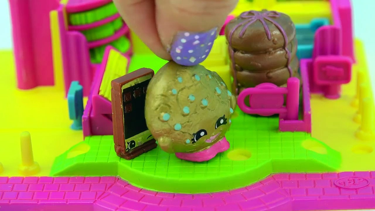 Frosting Decorating Fail - Skeleton Family Mom, Dad, Kids, Dog, Cat Chocolate Cookies Video-ZyDduBNDoxc