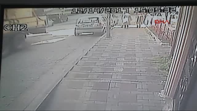 Yokuş Aşağıya Kayan Tır 4 Araca Çarpıp Yan Yattı O Anlar Kameraya Yansıdı