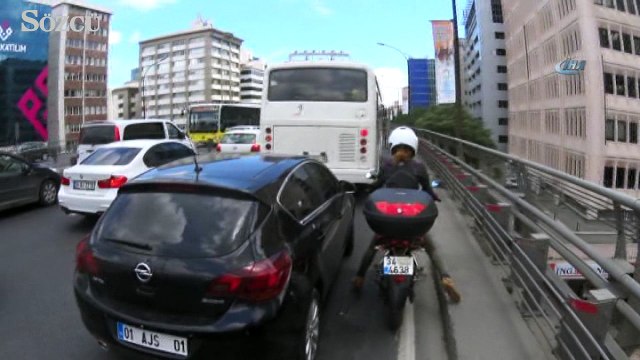 Kadın motosikletliden otobüs şoförüne yumruklu tepki