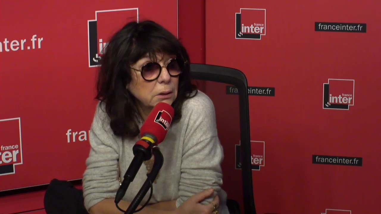 Sophie Calle, sur l'humour, présente dans son oeuvre : "Une façon de regarder ce qui m'arrive avec un pas de coté"