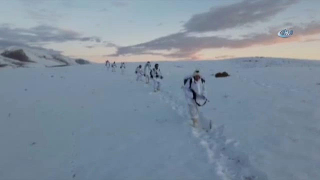 Van'da Terör Operasyonu...karlı Dağları Didik Didik Arayan Mehmetçik, Terör Örgütüne Ait Mağara...