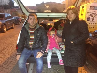 Evi Olmayan Aile Arabada Yaşıyor