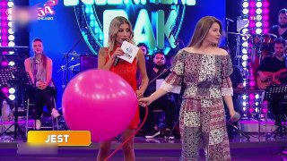 Ece Seçkin , İrem Derici Mini Etek Bacak Show KAÇMAZ BU VİDEO