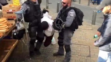 İsrail Zulmü: Bacağı Kırık Genci Böyle Götürdüler!