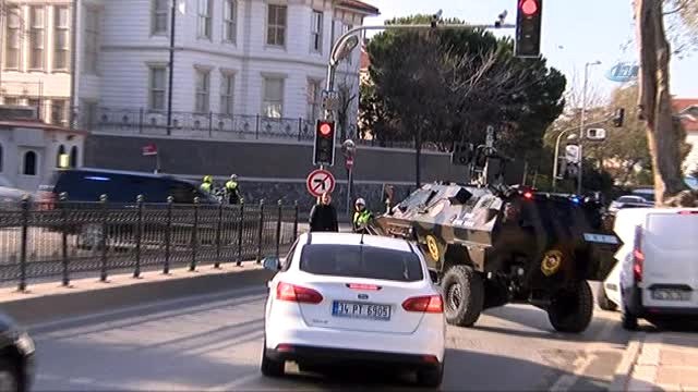 Cumhurbaşkanı Erdoğan'a Cuma Namazı Çıkışı Vatandaştan Sevgi Seli