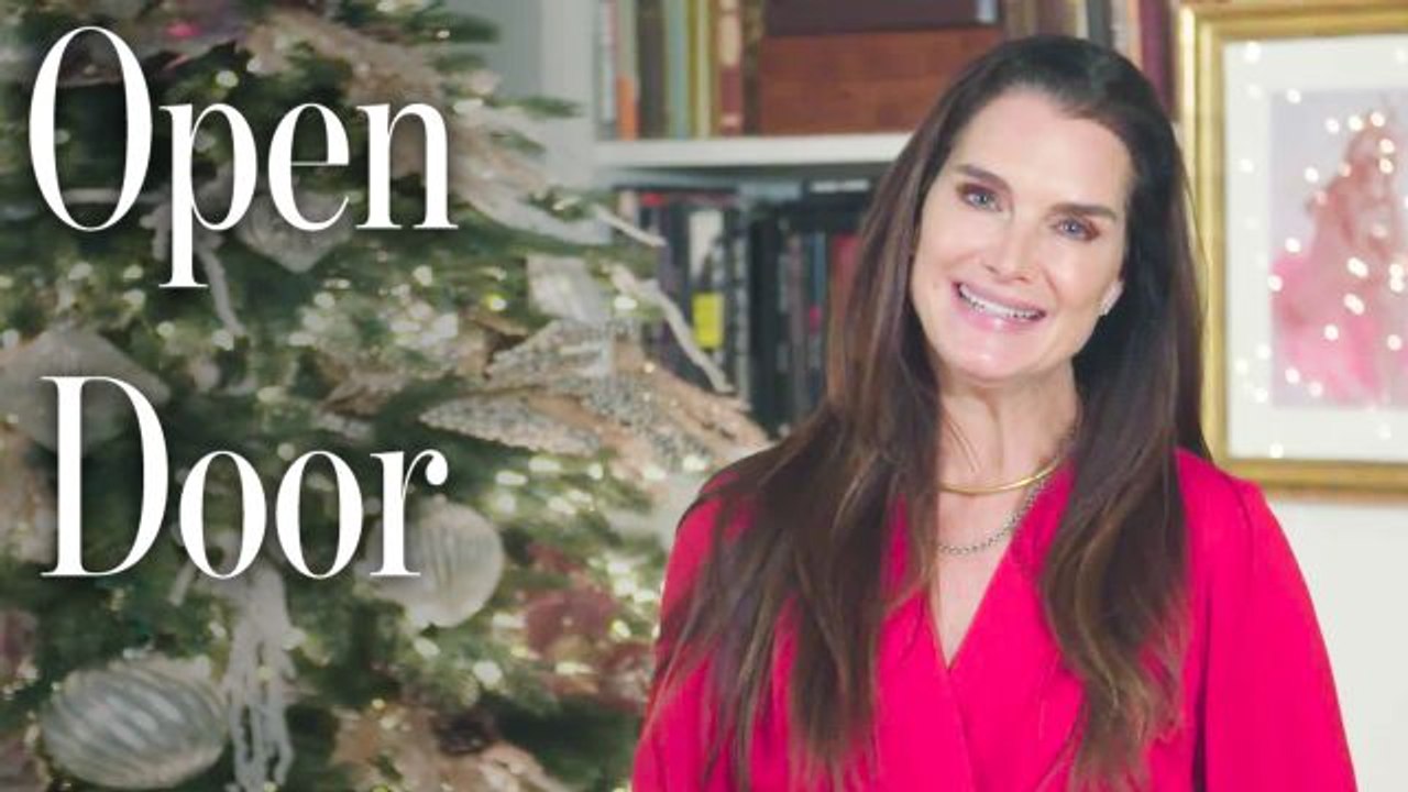 Brooke Shields Shows Us Her Home Decorations for the Holidays