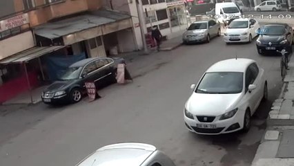 Çaldıkları Parayı Harcayamadan Yakalanan Hırsızlar Güvenlik Kamerasında