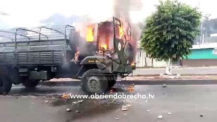 Alianza de Oposición quema camión del ejército