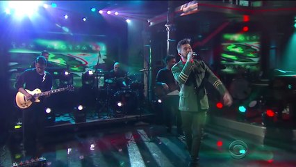 Juanes Performs 'Es Tarde'