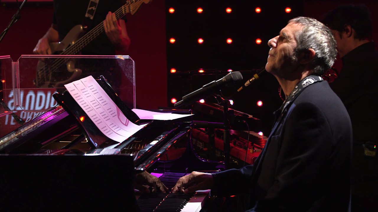 Julien Clerc - À vous jusqu'a la fin du monde (LIVE) - Le Grand Studio RTL