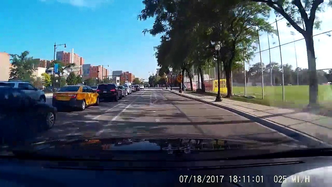 Ce pauvre cycliste n'aurait pas du passer au rouge...